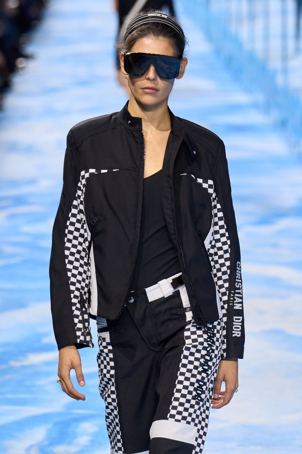 Великі сонцезахисні окуляри