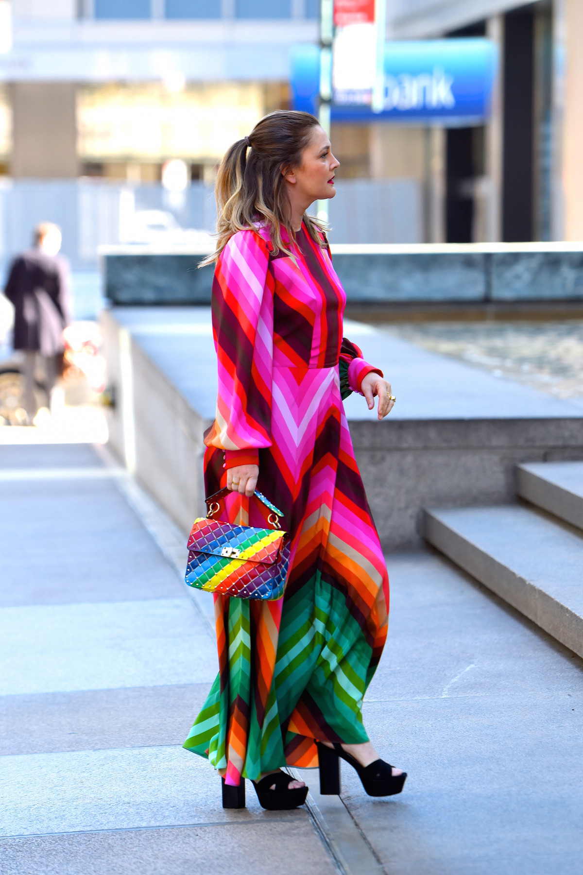 Дрю Бэрримор в платье от Valentino