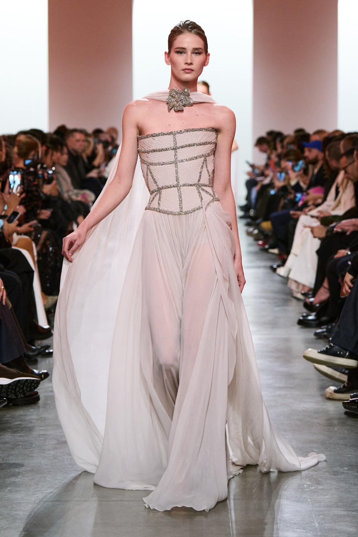 Весільна сукня з накидкою Elie Saab