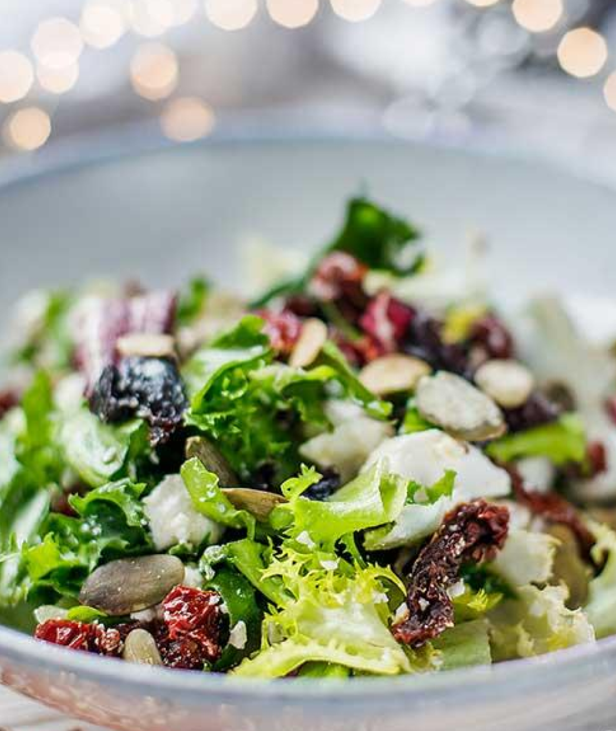 Салат з бринзою та в’яленими томатами