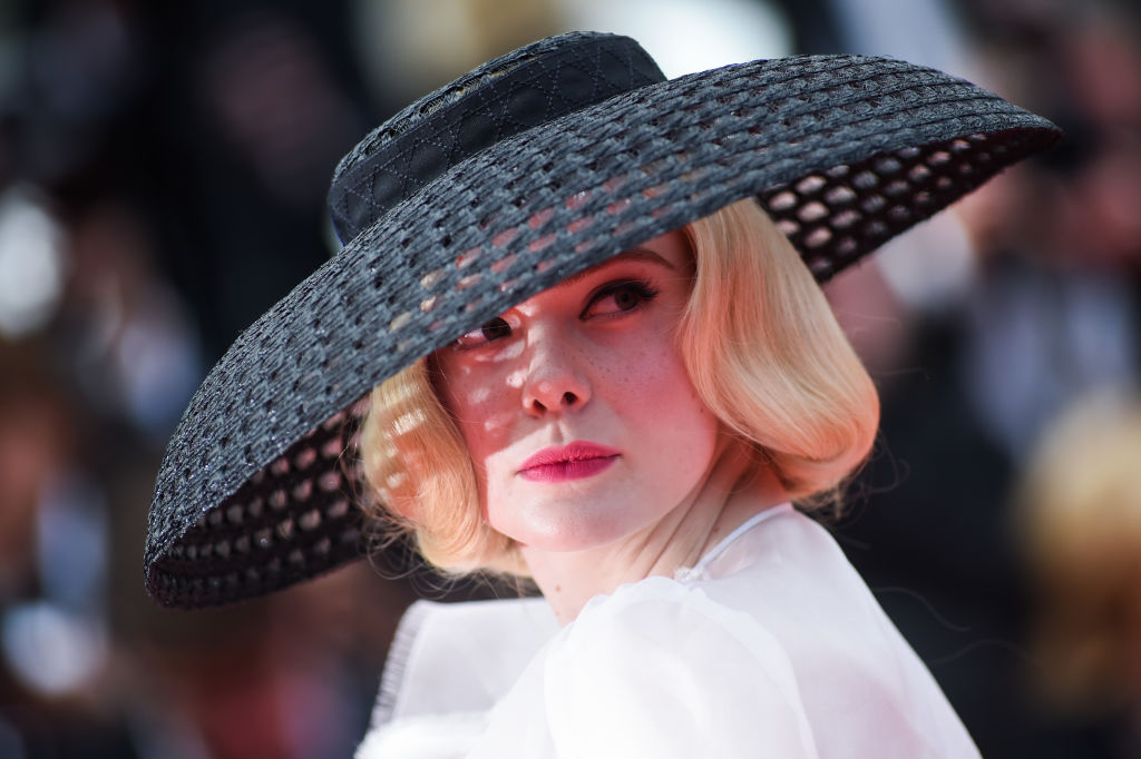 Эль Фэннинг повторила легендарный образ new look от Dior  