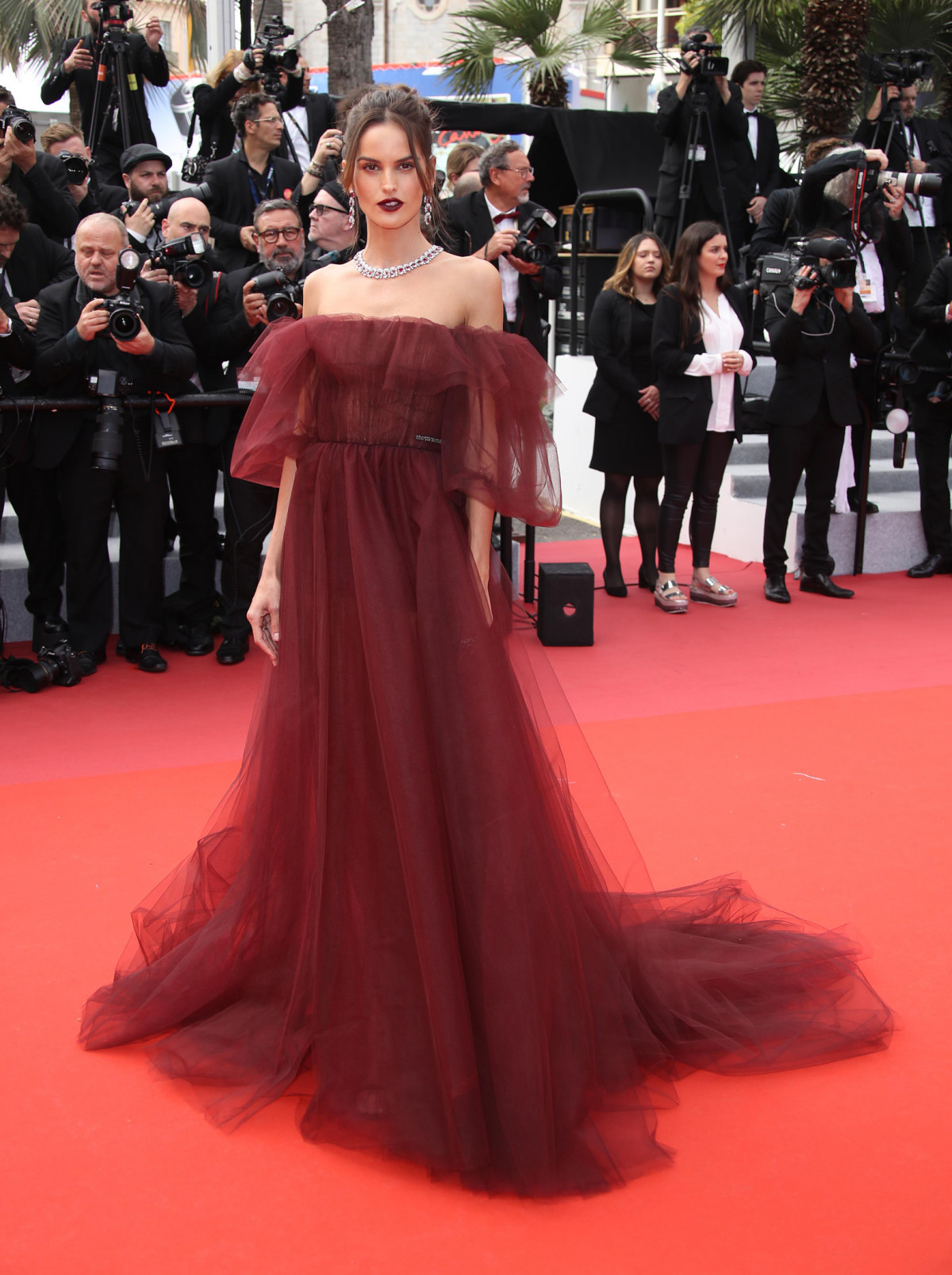 Изабель Гулар в платье Valentino и украшениях Chopard