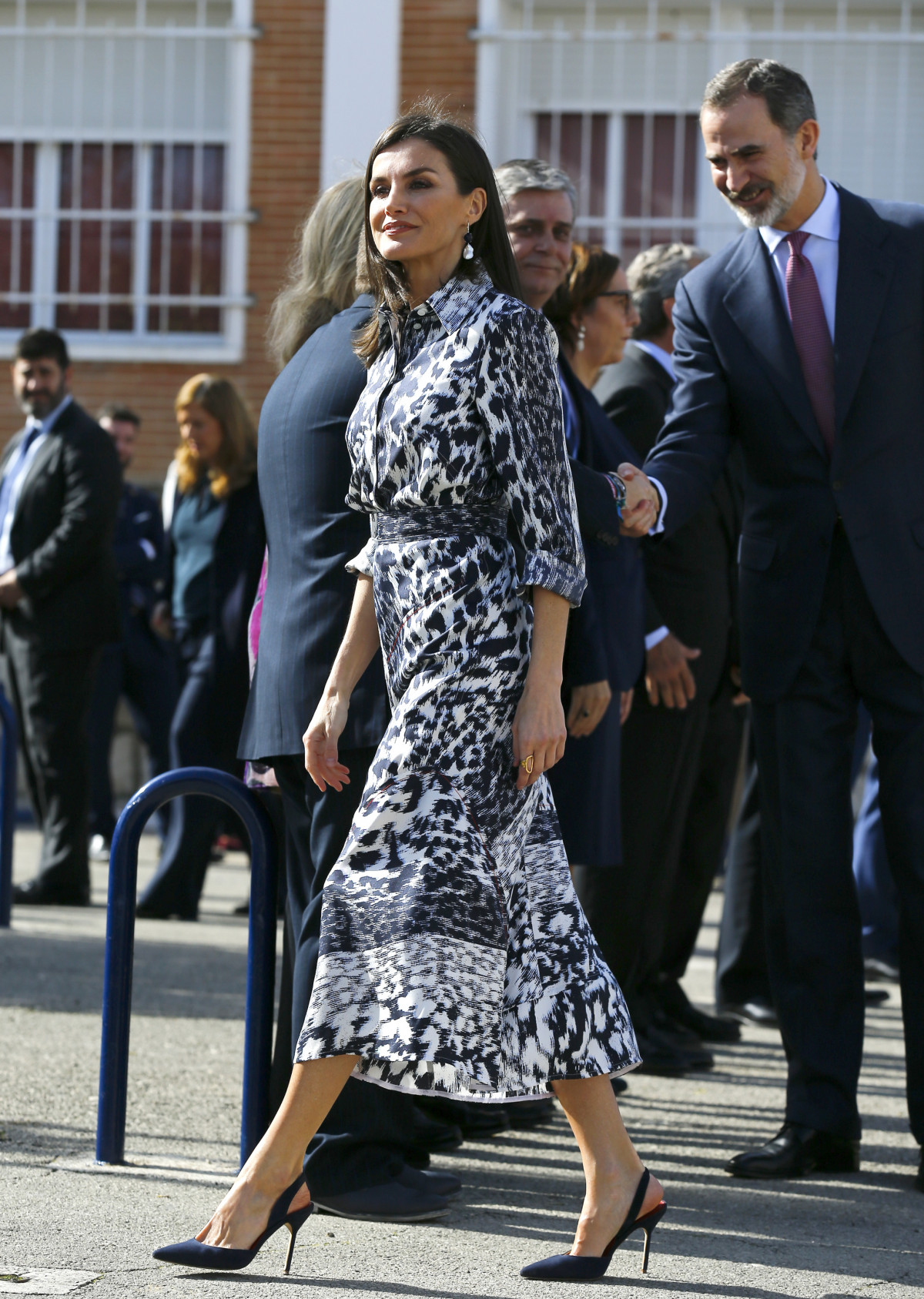 Королева Летиция в леопардовом костюме Victoria Beckham 