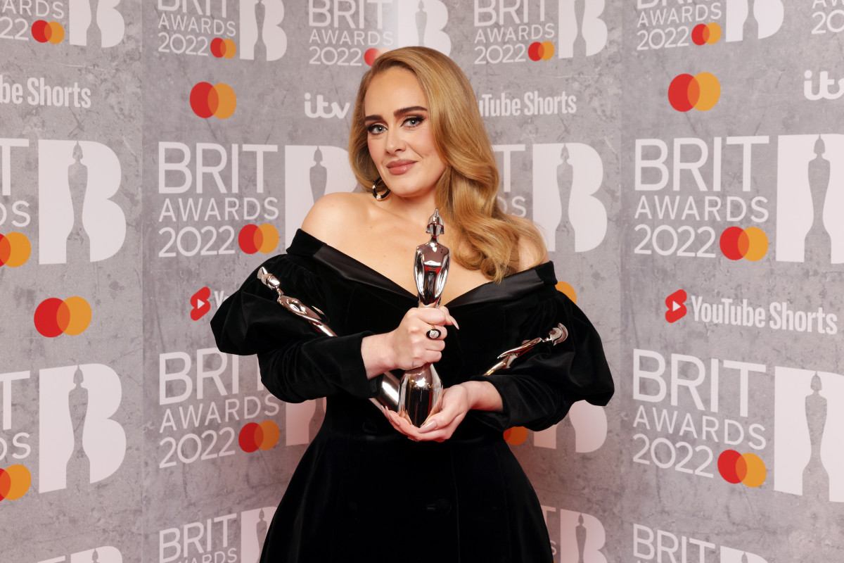 Адель в платье украинского бренда стала триумфатором церемонии Brit Awards  2022.