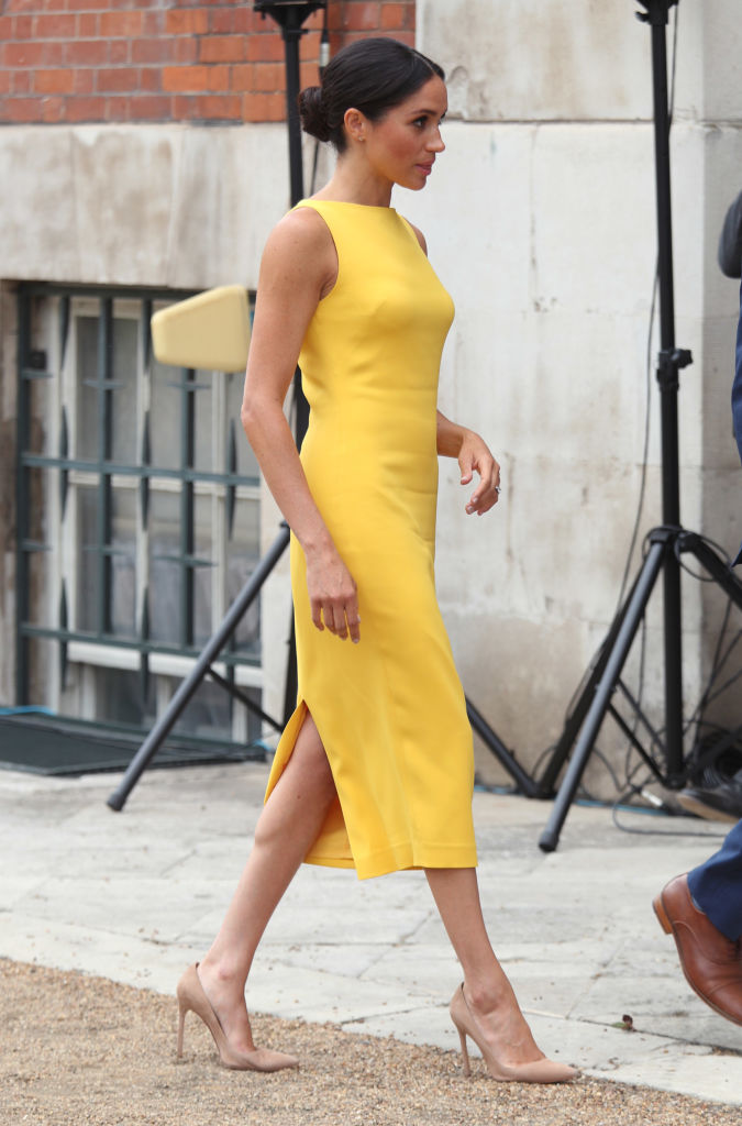 Меган Маркл в желтом платье 