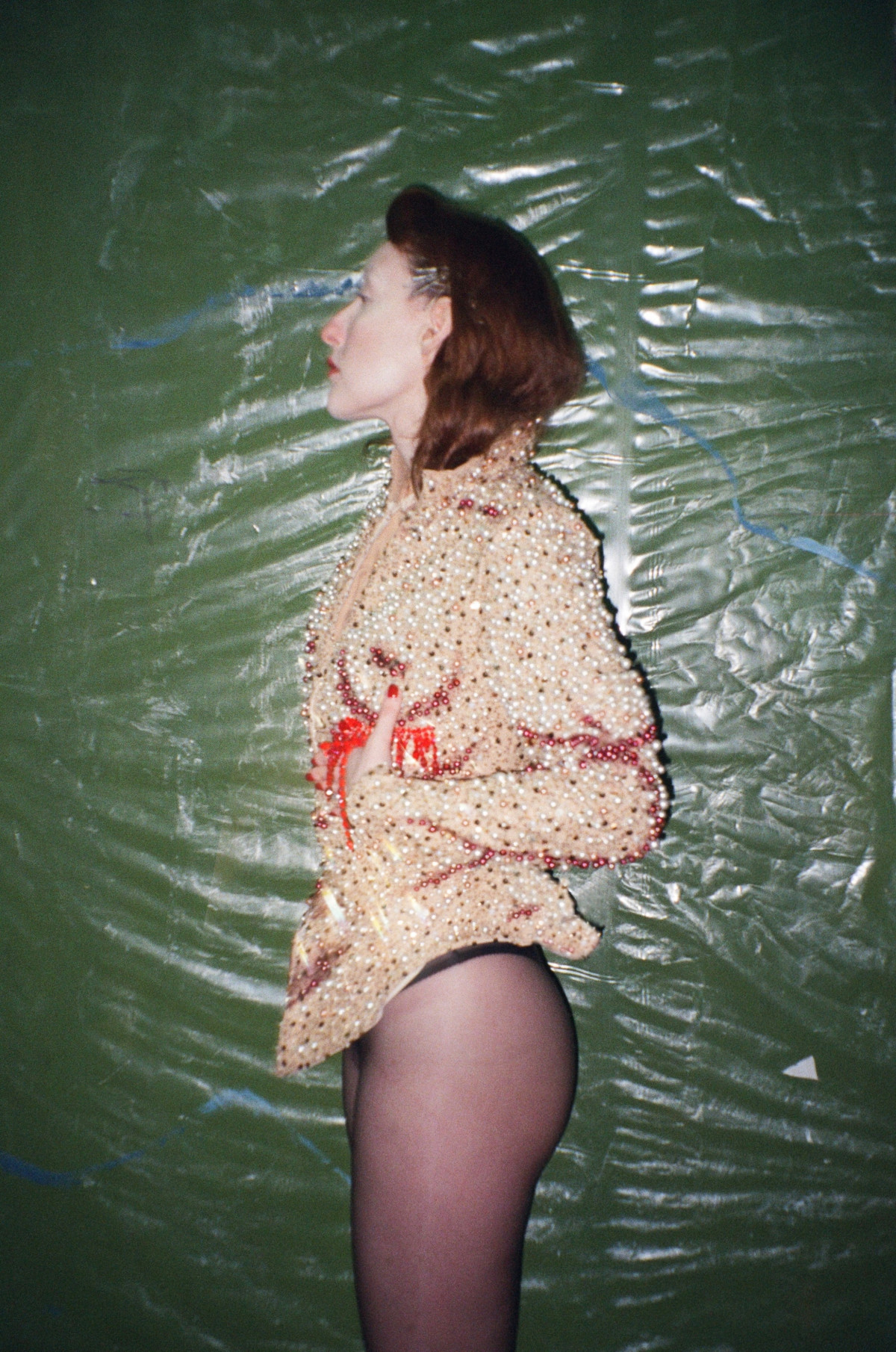 Фото Тетяни Тадай на сцені під химерами театр ім.Івана Франка, де проходили репетиції до вистави. Ольга у частині костюму Афіни з вистави «Троянство»