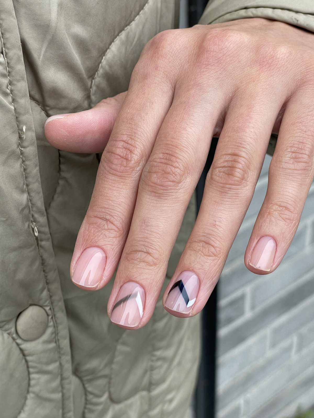 Як зберегти манікюр довше: поради спеціаліста