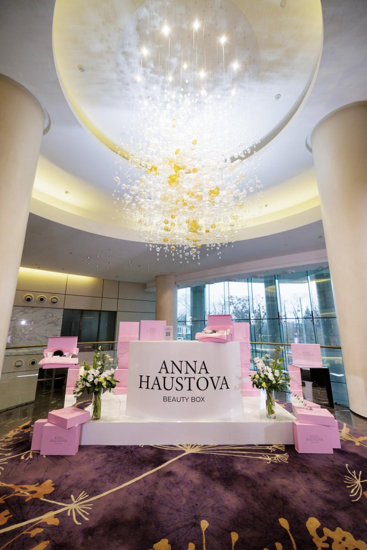 Естетика у деталях: друзі та партнери Harper’s Bazaar зібралися на вишуканий Bazaar Beauty Brunch у готелі Hilton Kyiv