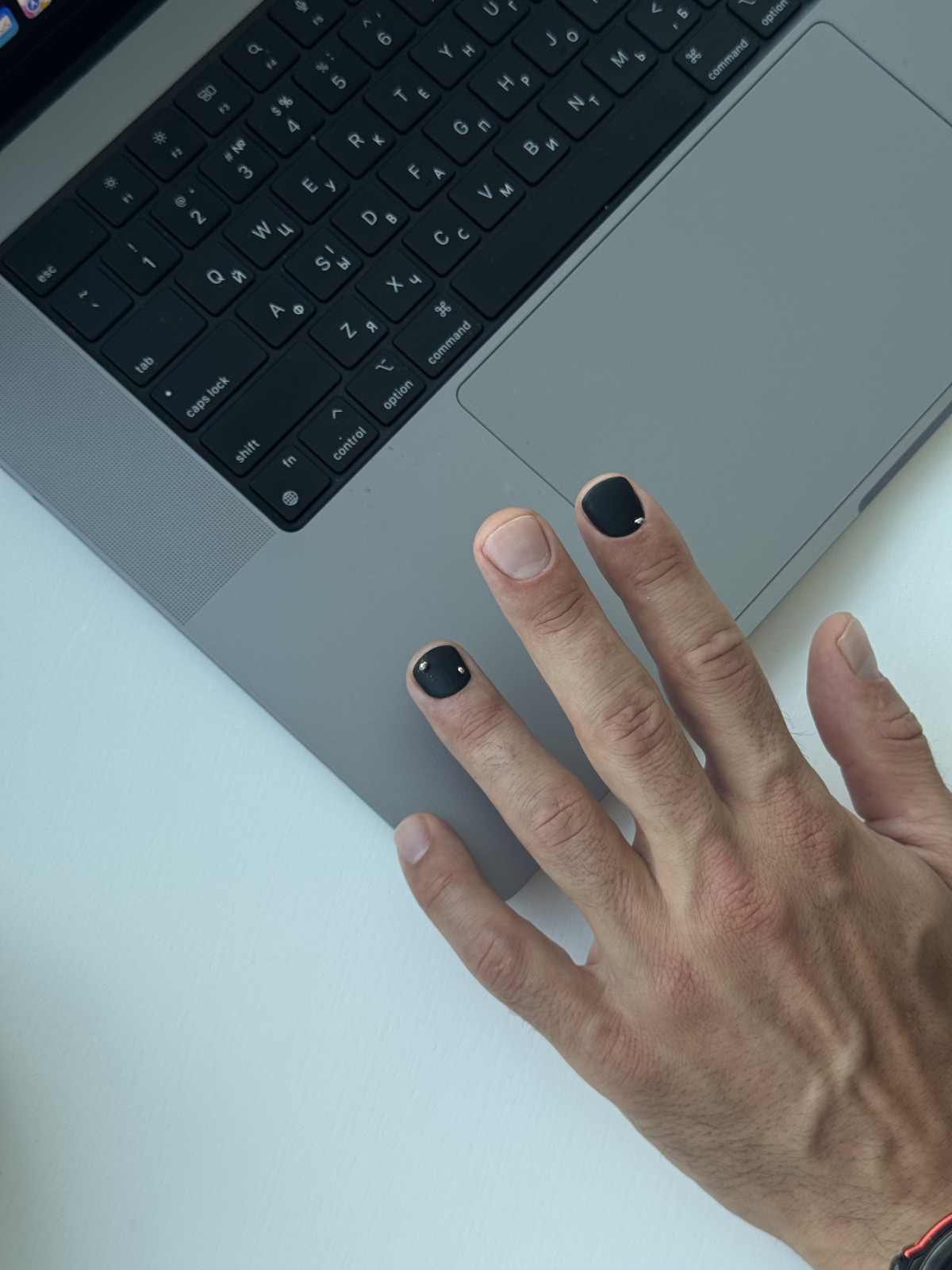 чоловічий манікюр 2025 рік