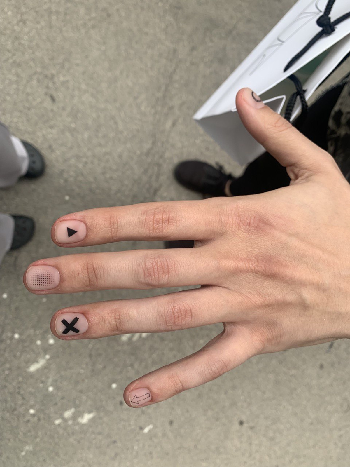 чоловічий манікюр 2025 чорний тренд