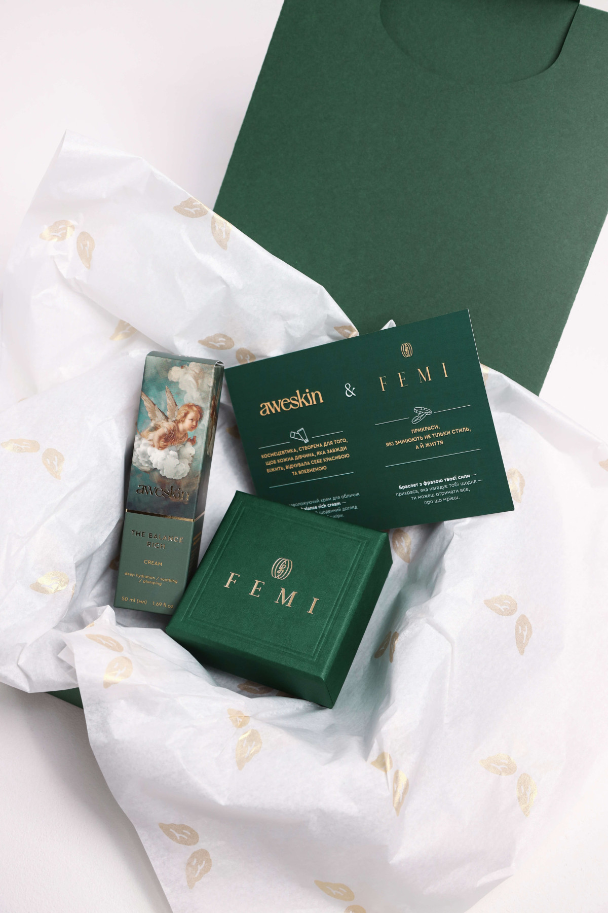 що дарувати на новий рік 2026 дівчині