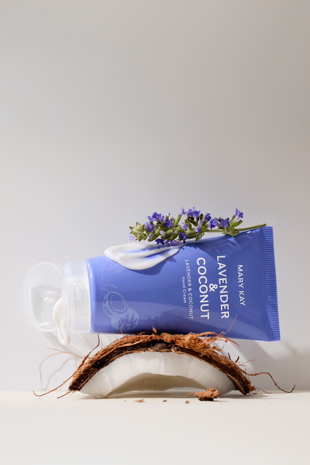 Що краще дарувати на 8 березня мамі