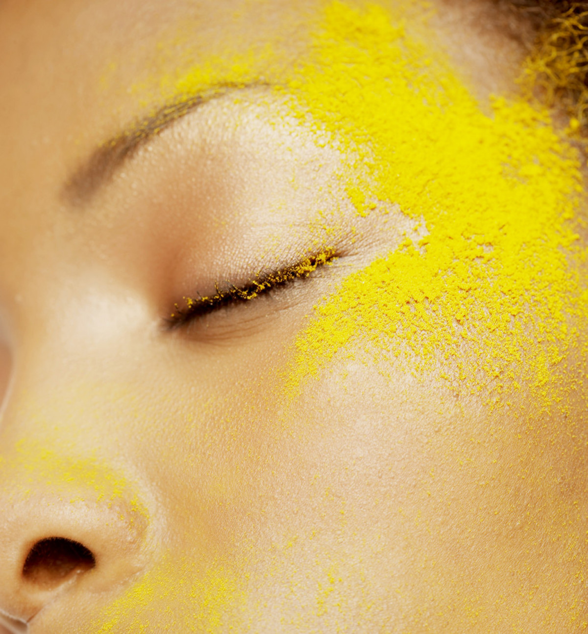 Молоко з куркумою: чудодійний засіб, який спалює жир