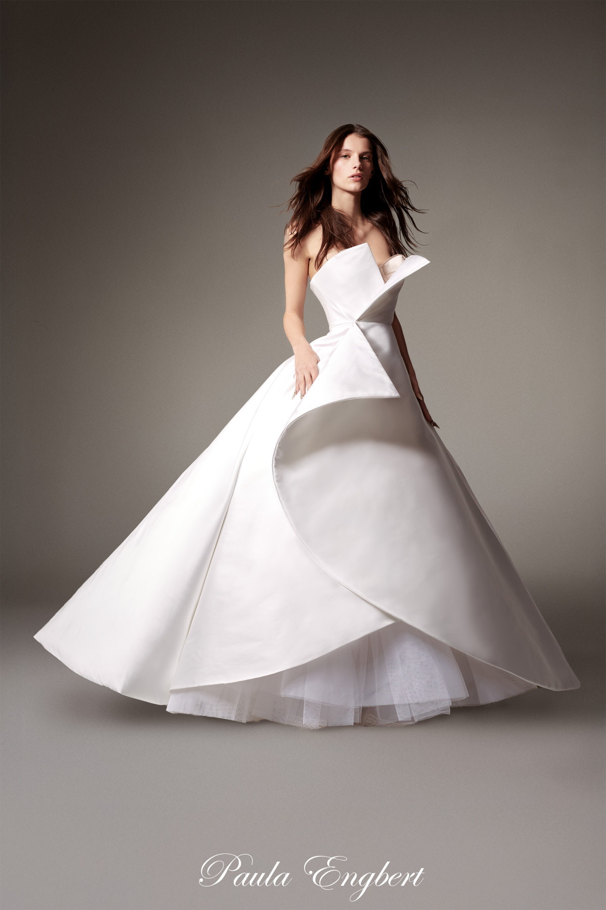 Весільна сукня нестандартної форми Alexis Mabille
