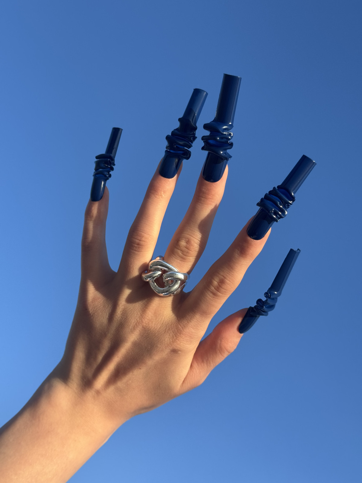 новорічний манікюр 2026 відтінки тренд