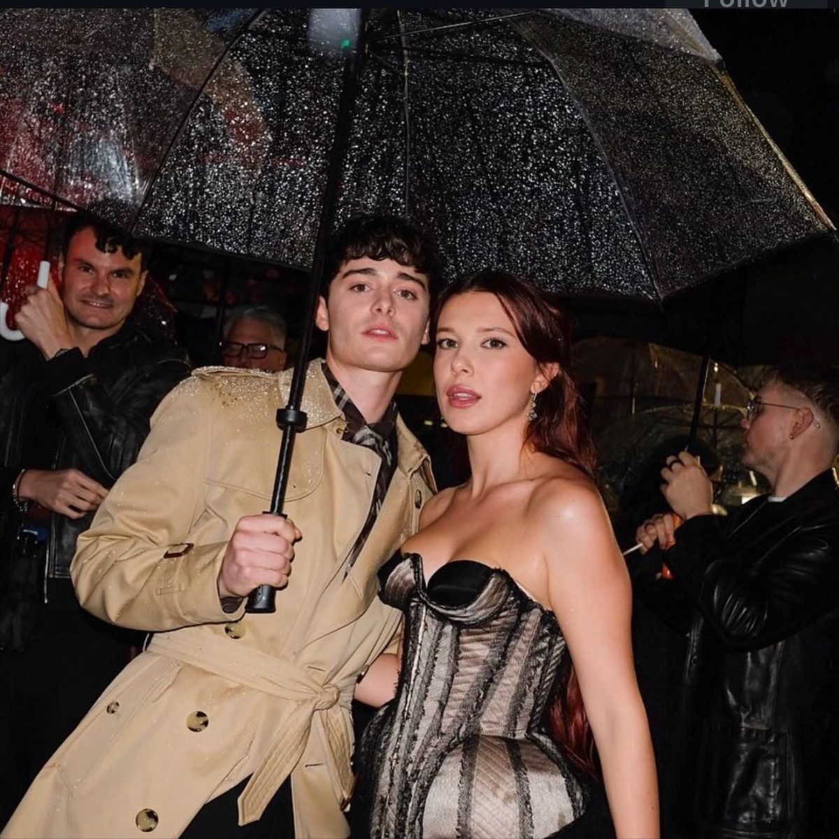 Міллі Боббі Браун і Ноа Шнапп