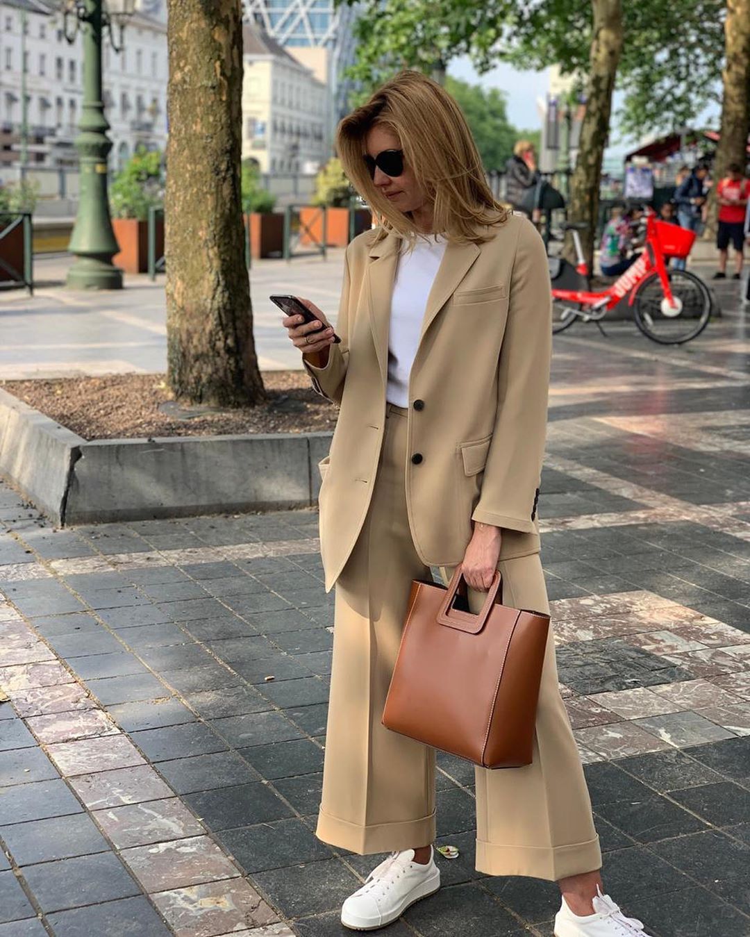 Олена Зеленська в кюлотах і кедах