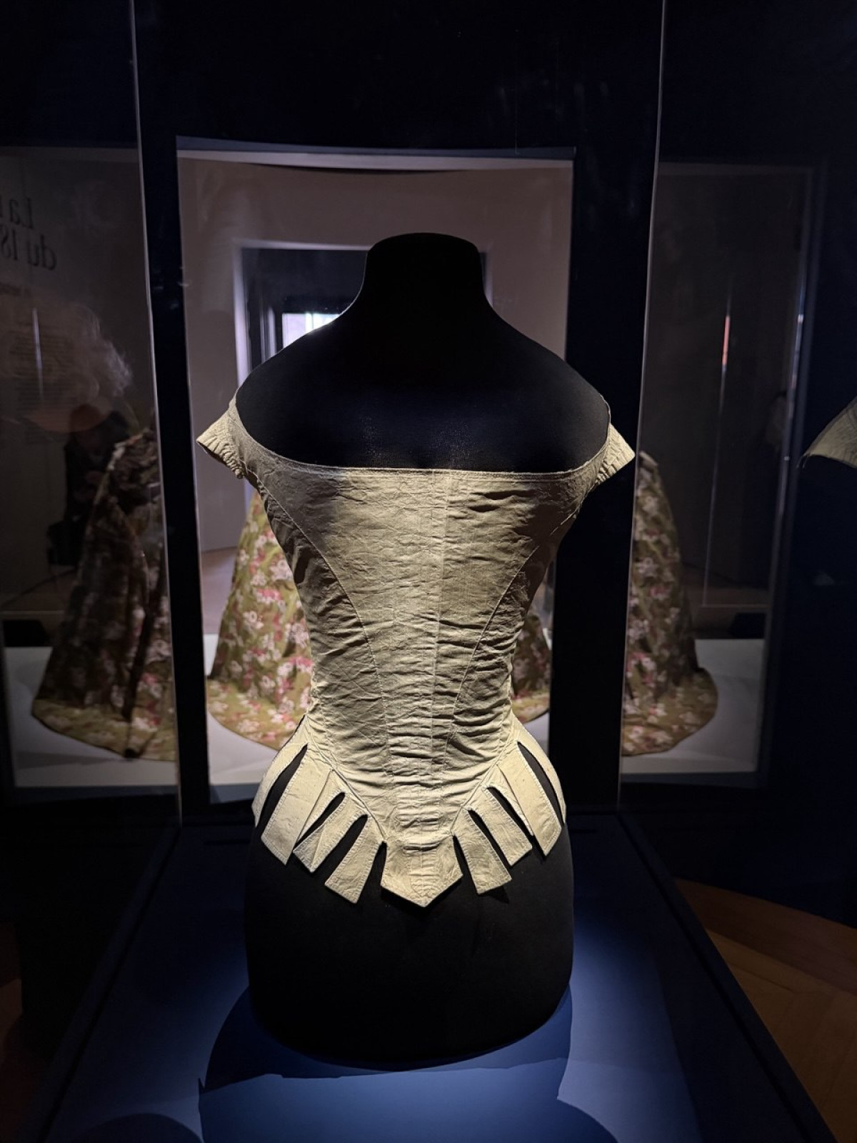 Оригінальний корсет Марії-Антуанетти XVIII століття