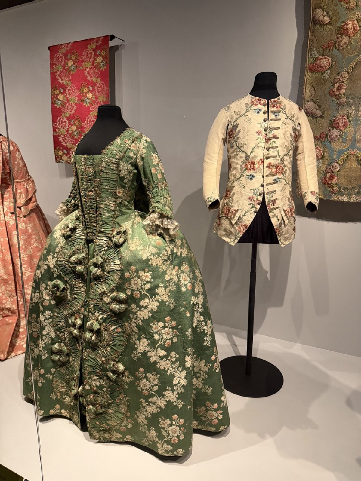 Сукня «по-французьки» (robe à la française) близько 1750 років