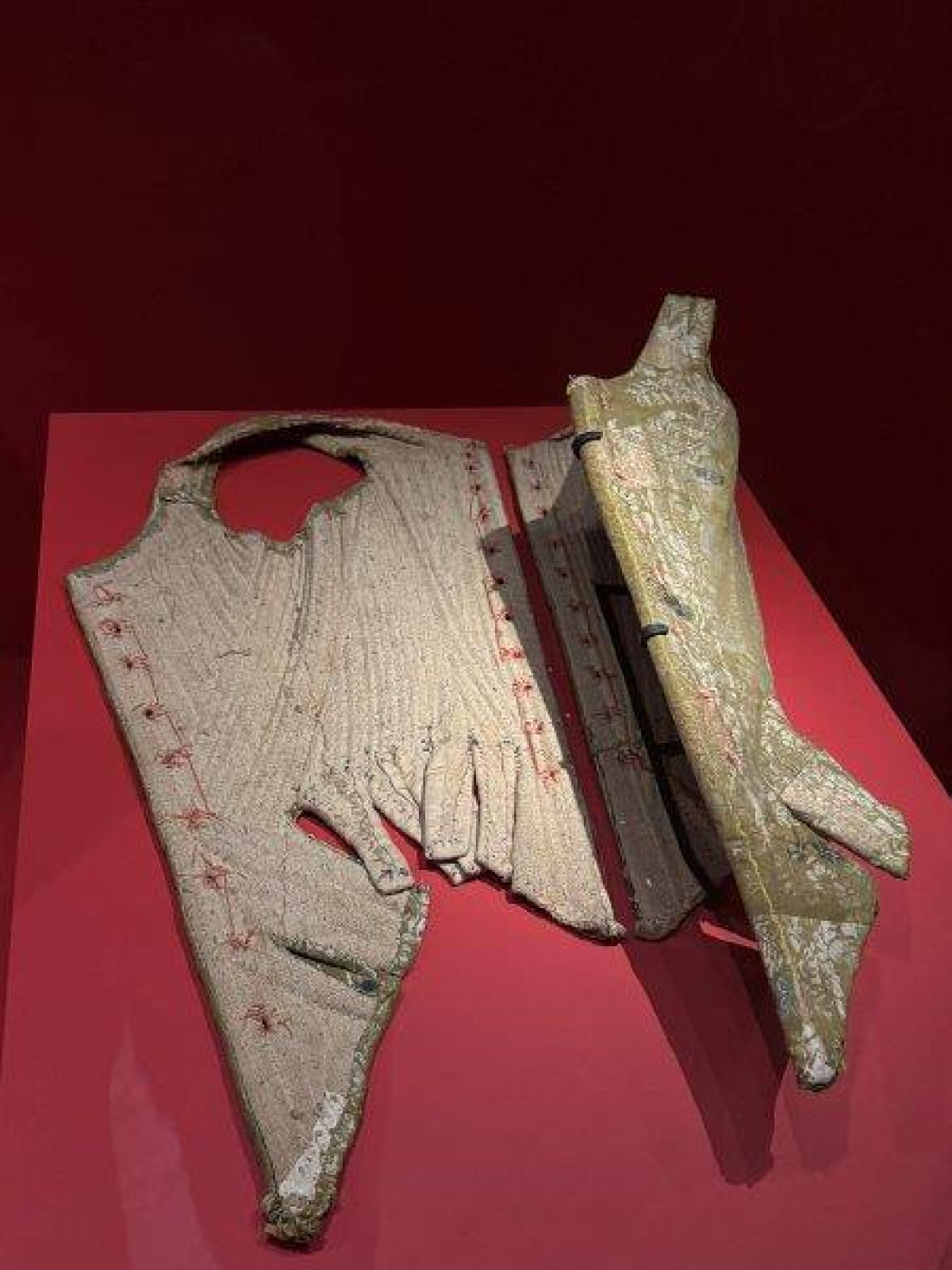 Корсет з китової кістки другої половини XVIII ст.