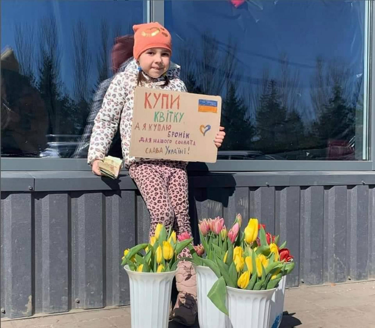7-річна українка за свої гроші придбала бронежилет для ЗСУ 