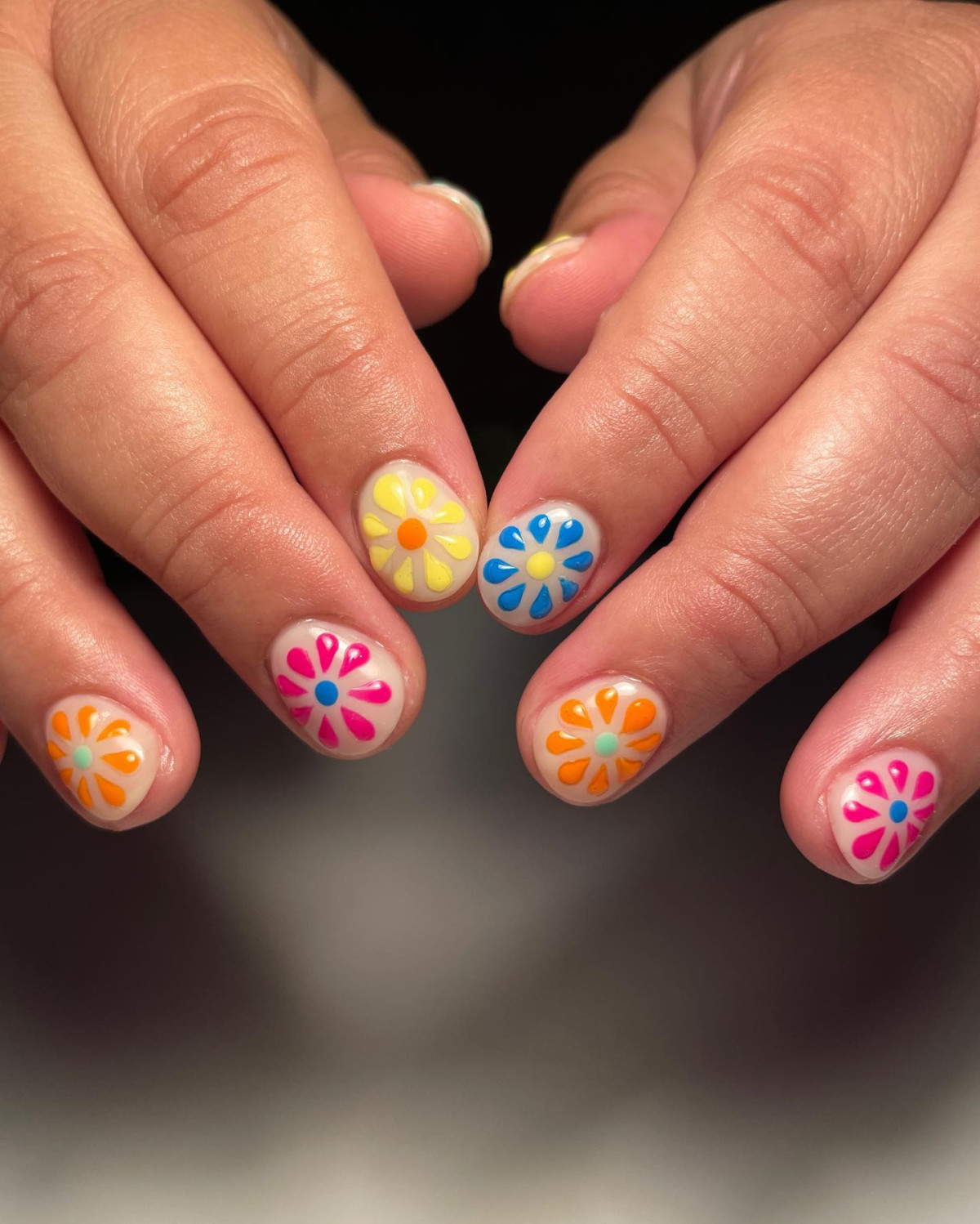 тренди манікюру 2024 весна фото 9