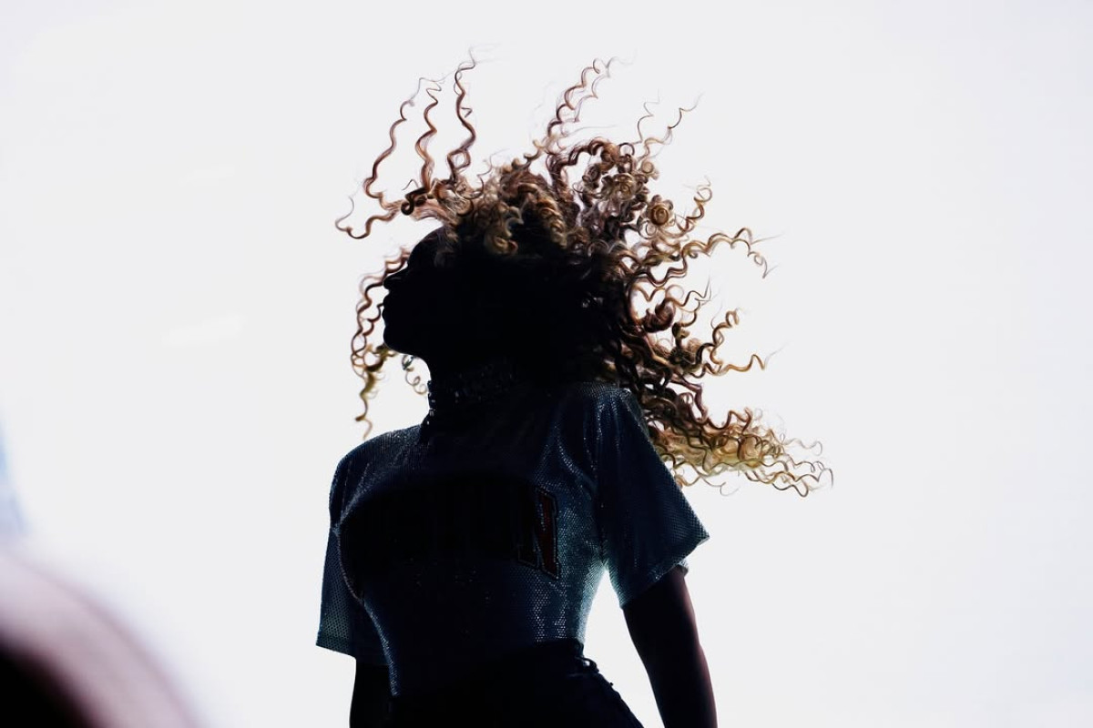 випадає волосся причини