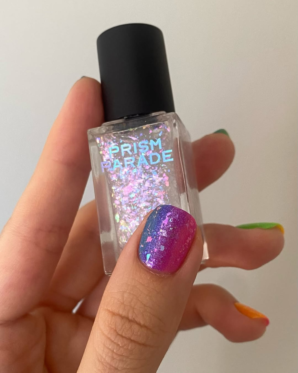 тренди манікюру 2025 осінь фото 8