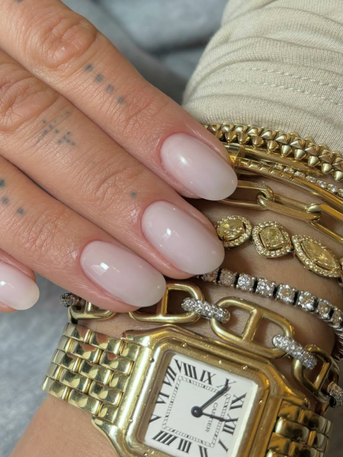 тренди новорічний манікюр 2026 фото