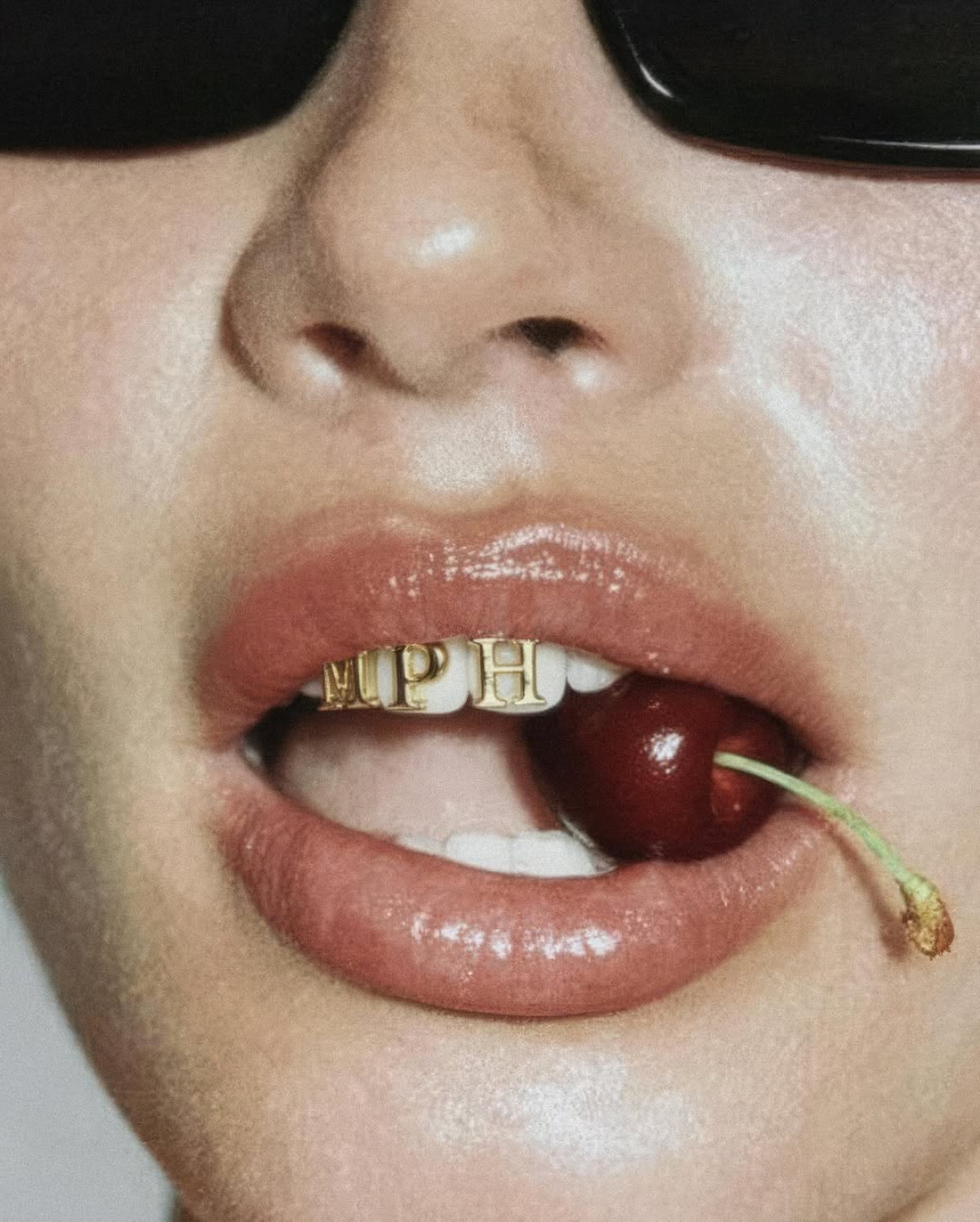 Відбілювання зубів у домашніх умовах: безпечні способи та ризики