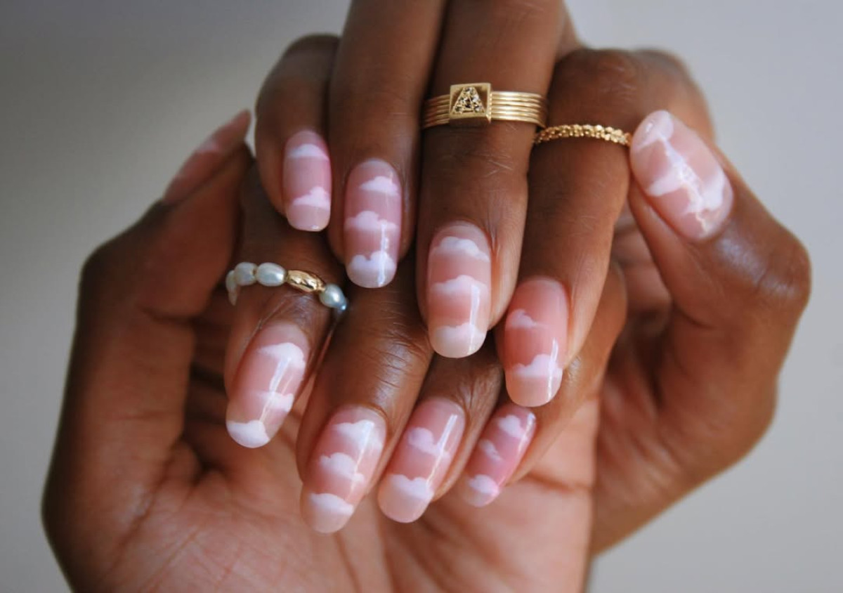 нюдові нігті з акцентом ідеї