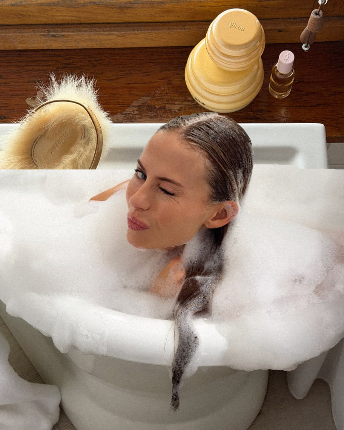 Як помити голову, коли немає води?