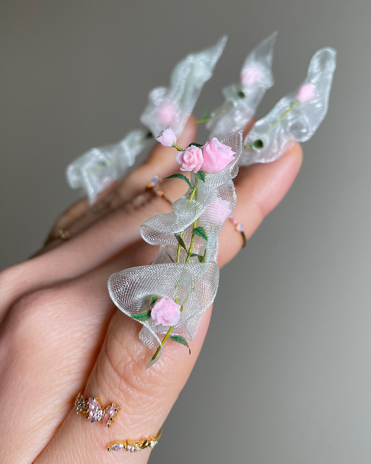 Квітковий манікюр весни 2026