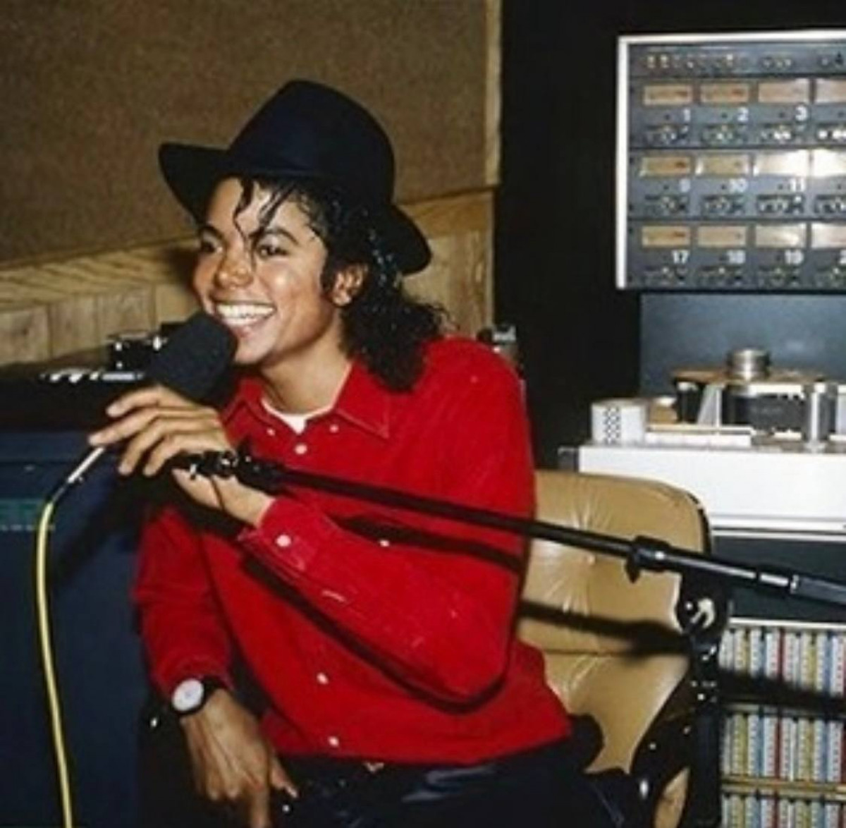 Майкл Джексон не пел свои песни
