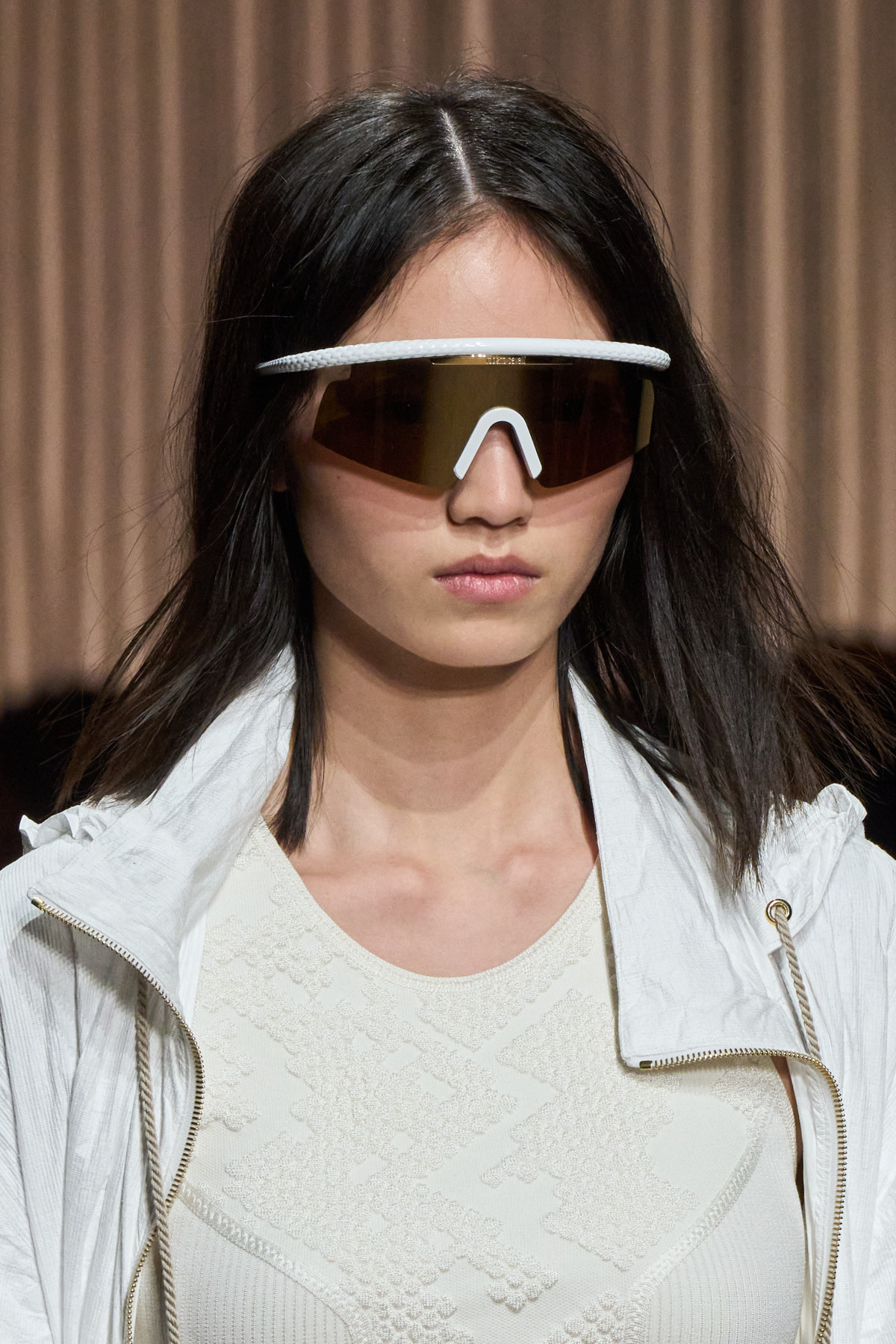 Сонцезахисні окуляри з білою оправою