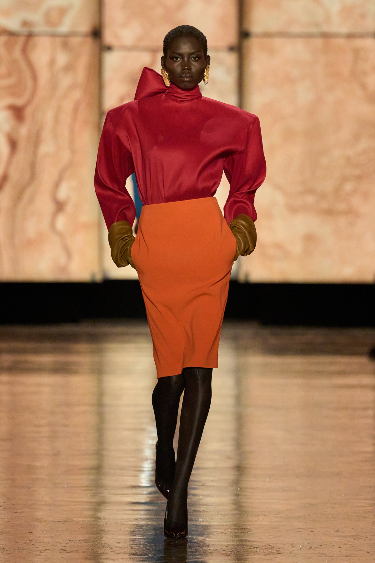 Спідниця-олівець із шифоновою блузою