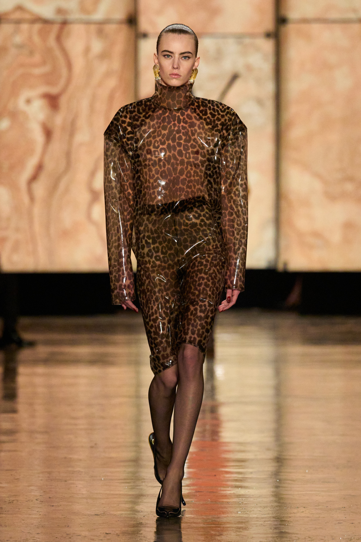 Карина Мазяр на показі Saint Laurent