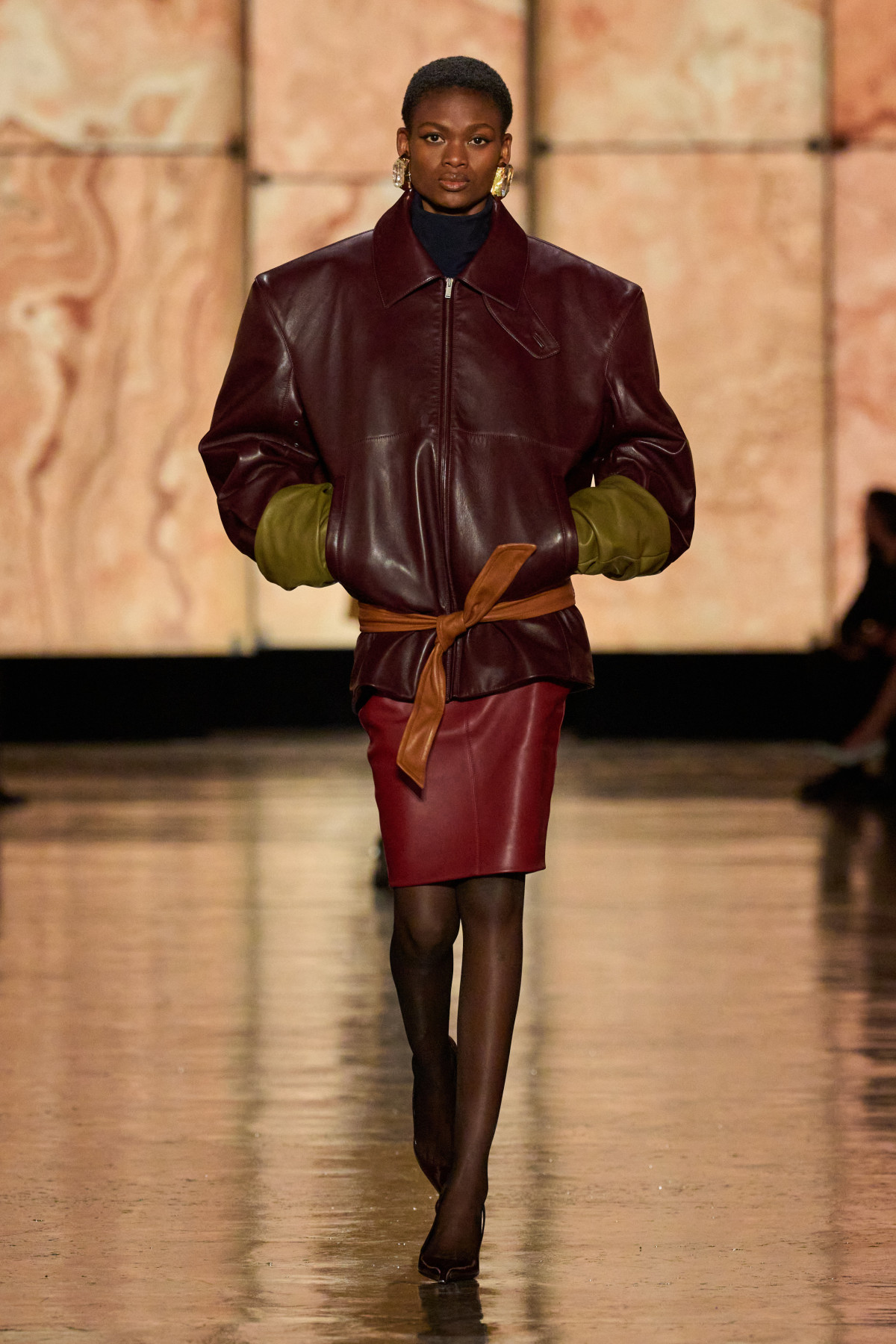 Шкіряна спідниця-олівець