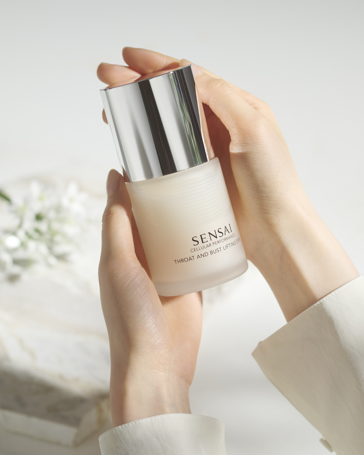 що дарувати на 8 березня 2026 дівчині 