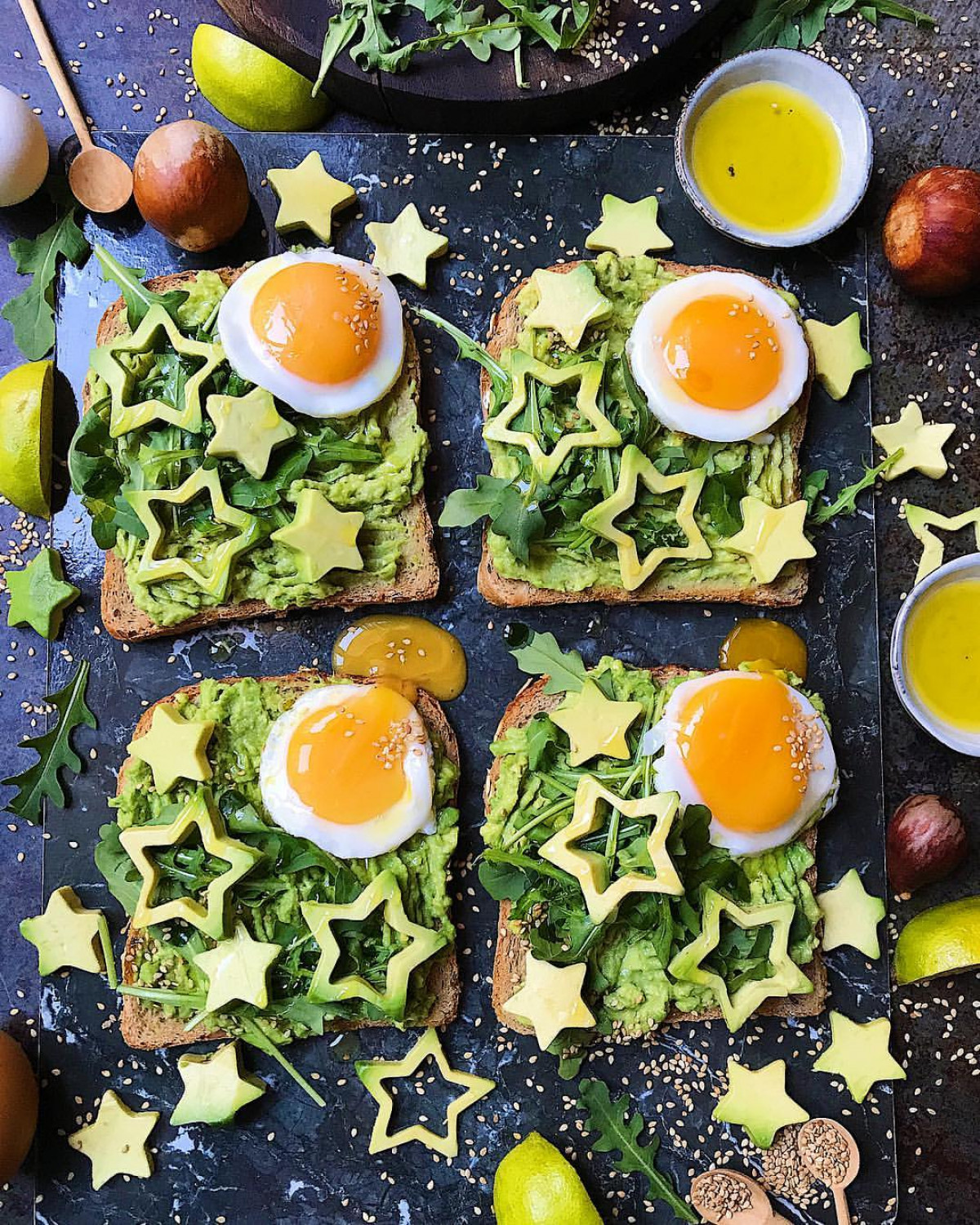5 простых и вкусных рецепта тостов с авокадо. 