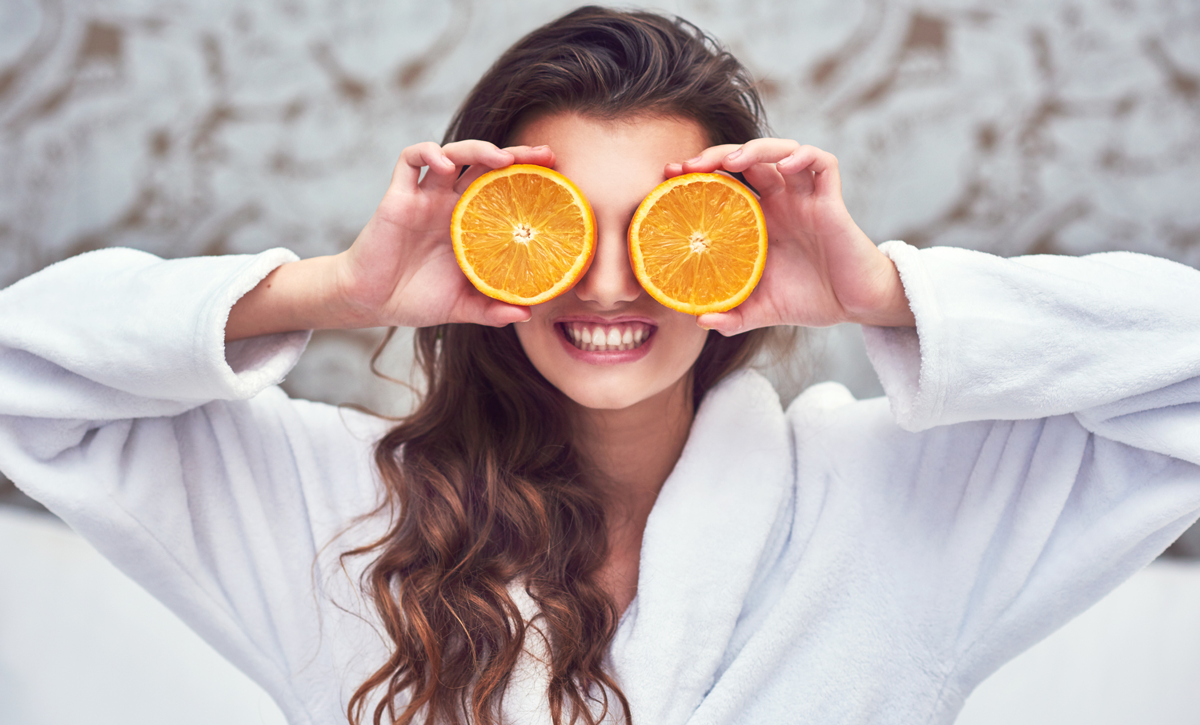 Для чего витамин C используют в составе косметики для лица?